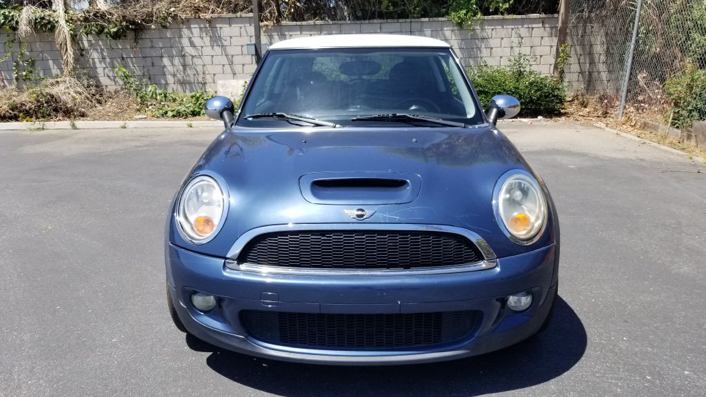 2009 MINI Cooper Image 2