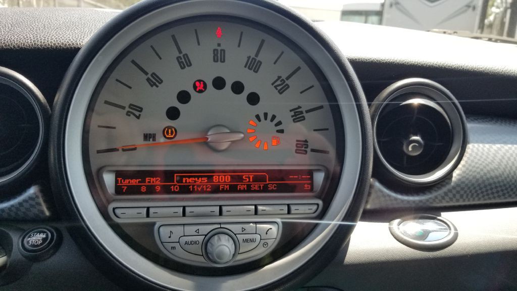 2009 MINI Cooper Image 10