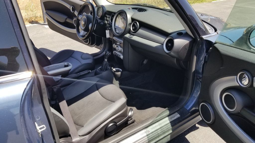 2009 MINI Cooper Image 14