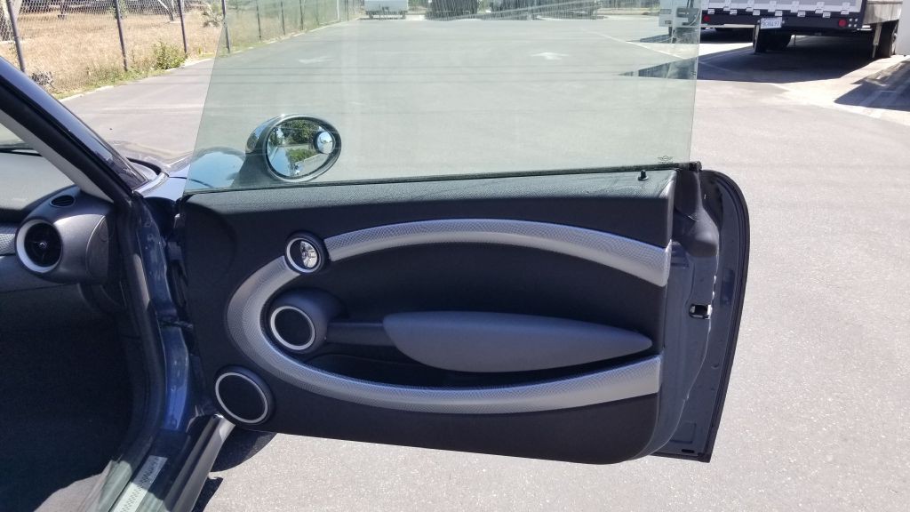 2009 MINI Cooper Image 15