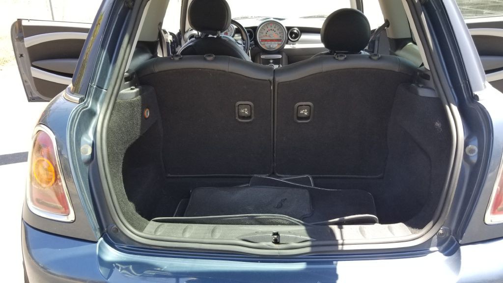 2009 MINI Cooper Image 16