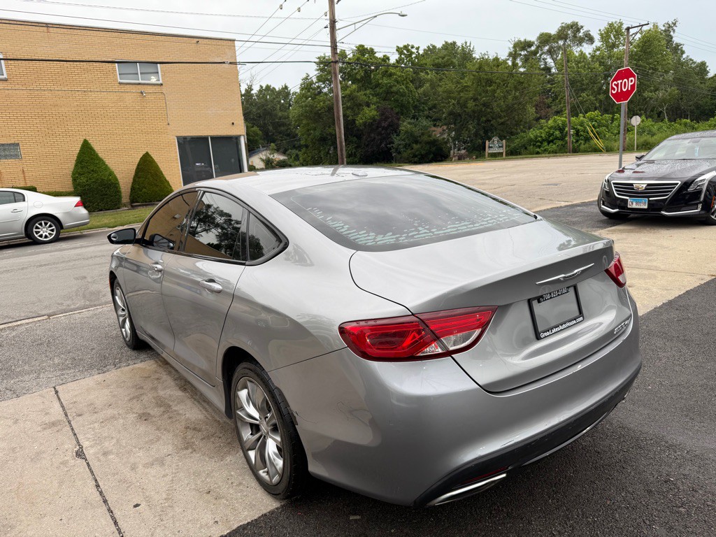 2015 Chrysler 200 Image 3