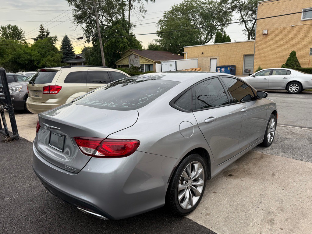 2015 Chrysler 200 Image 4