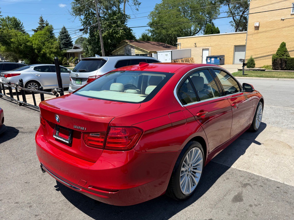 2012 BMW 3 Series Image 4