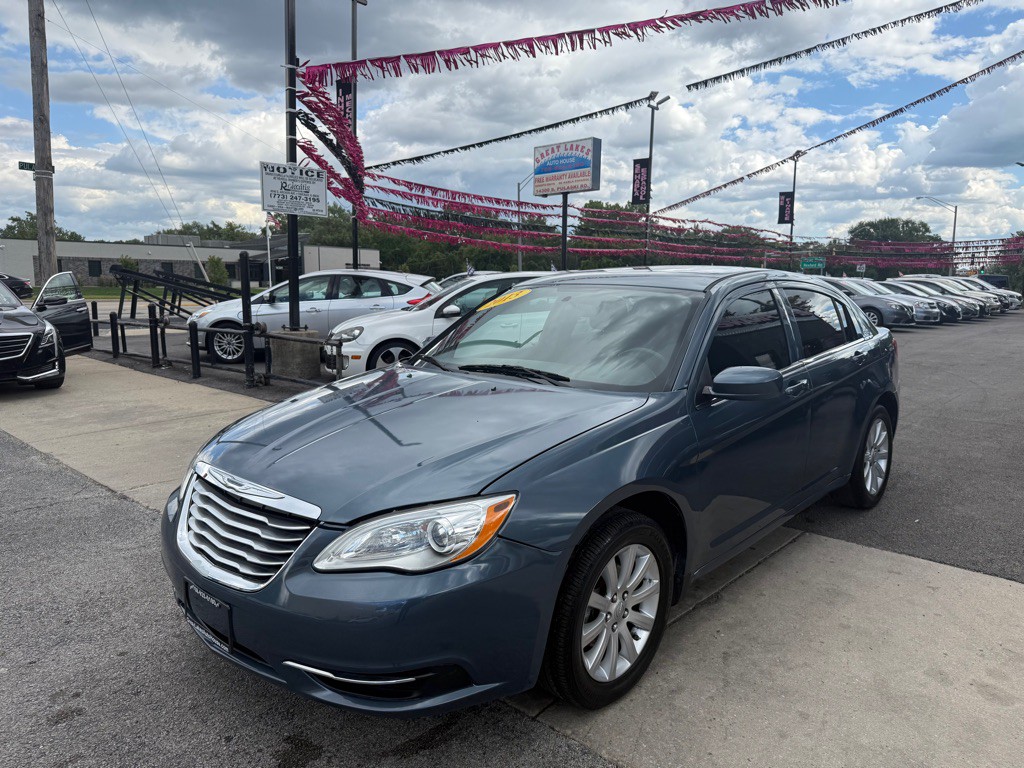 2013 Chrysler 200 Image 2