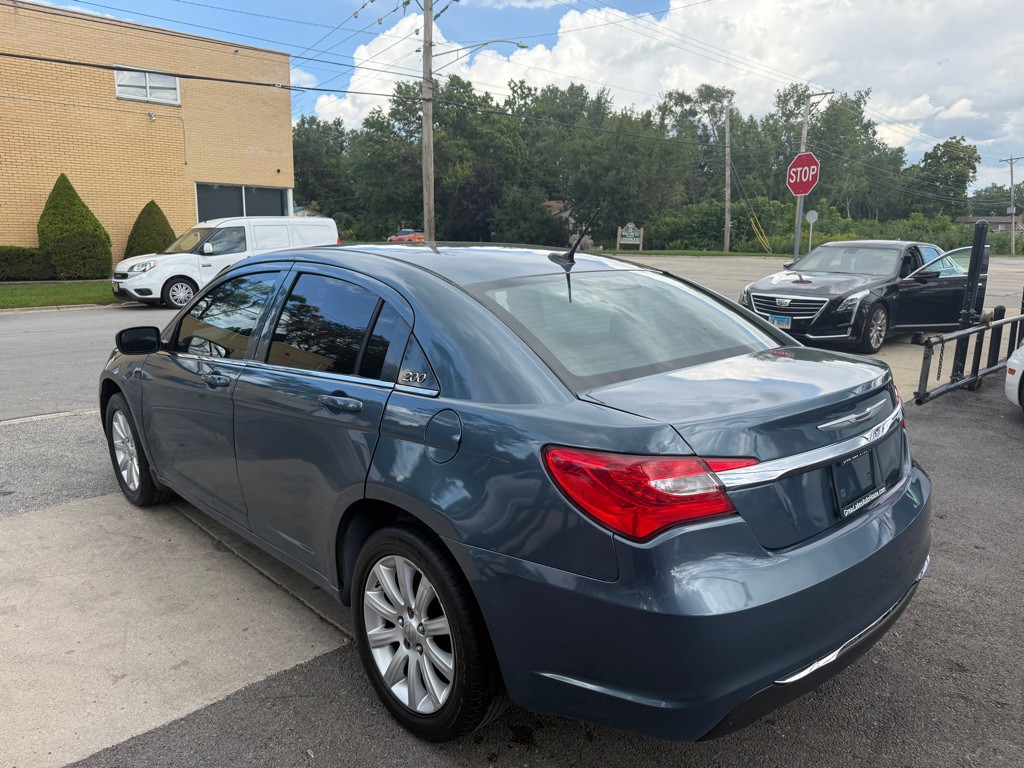 2013 Chrysler 200 Image 3