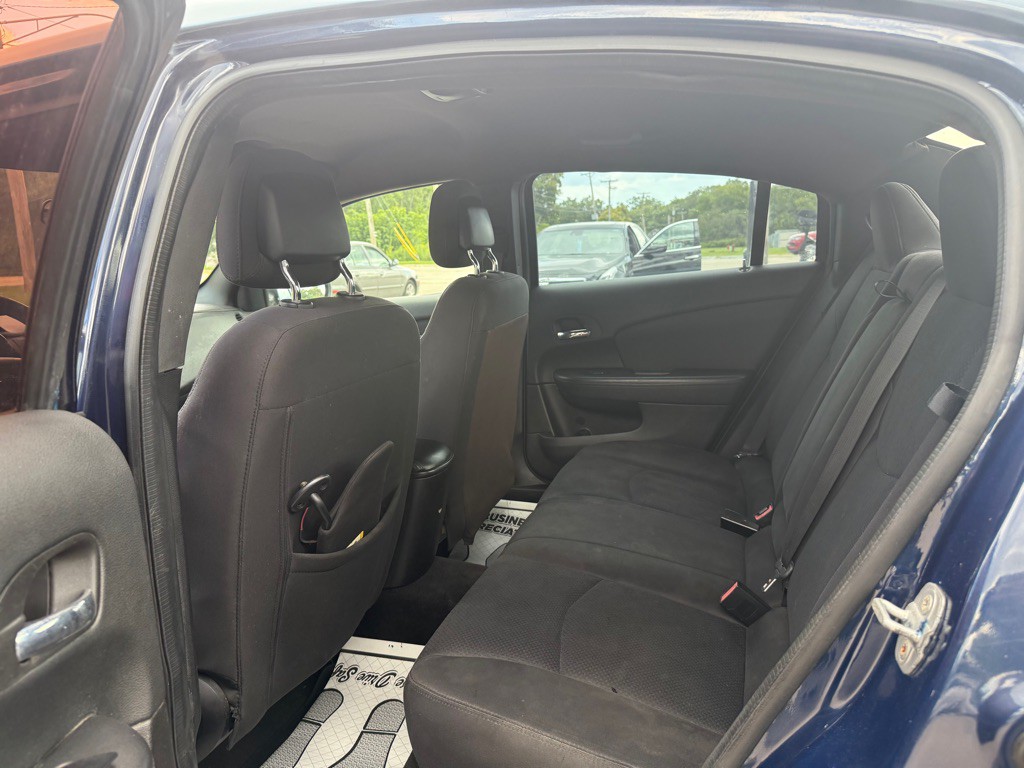 2013 Chrysler 200 Image 6
