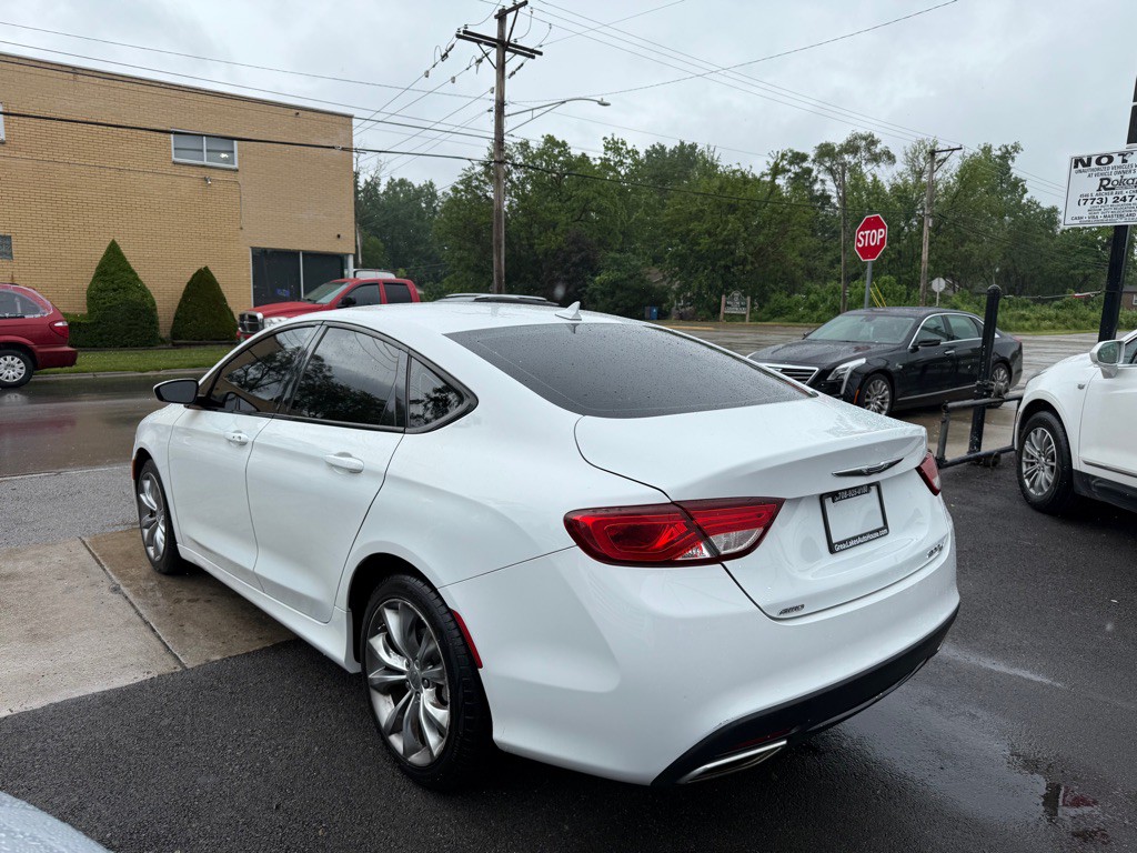 2015 Chrysler 200 Image 3