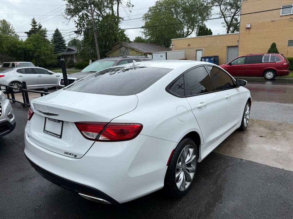 2015 Chrysler 200 Image 4