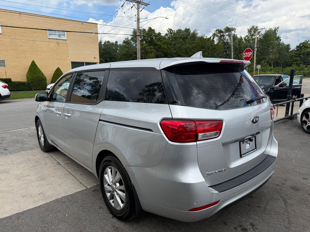 2015 Kia Sedona Image 3