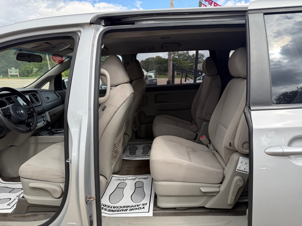 2015 Kia Sedona Image 6