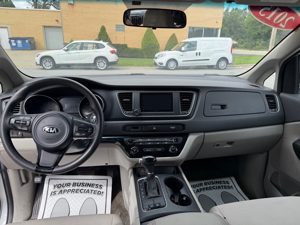 2015 Kia Sedona Image 8