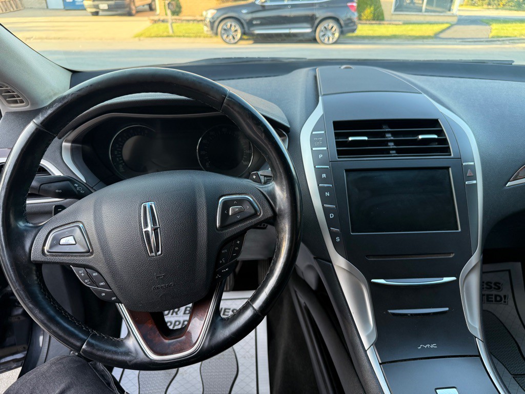 2016 Lincoln MKZ Image 9