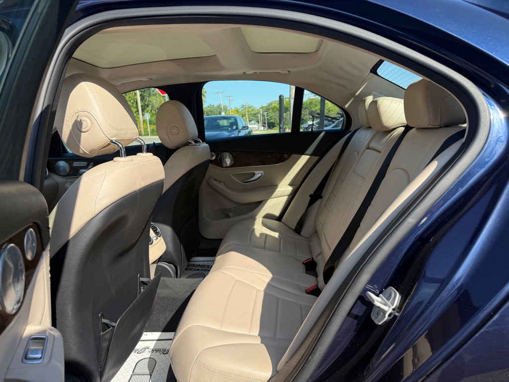 2015 Mercedes-Benz C-Class Image 7