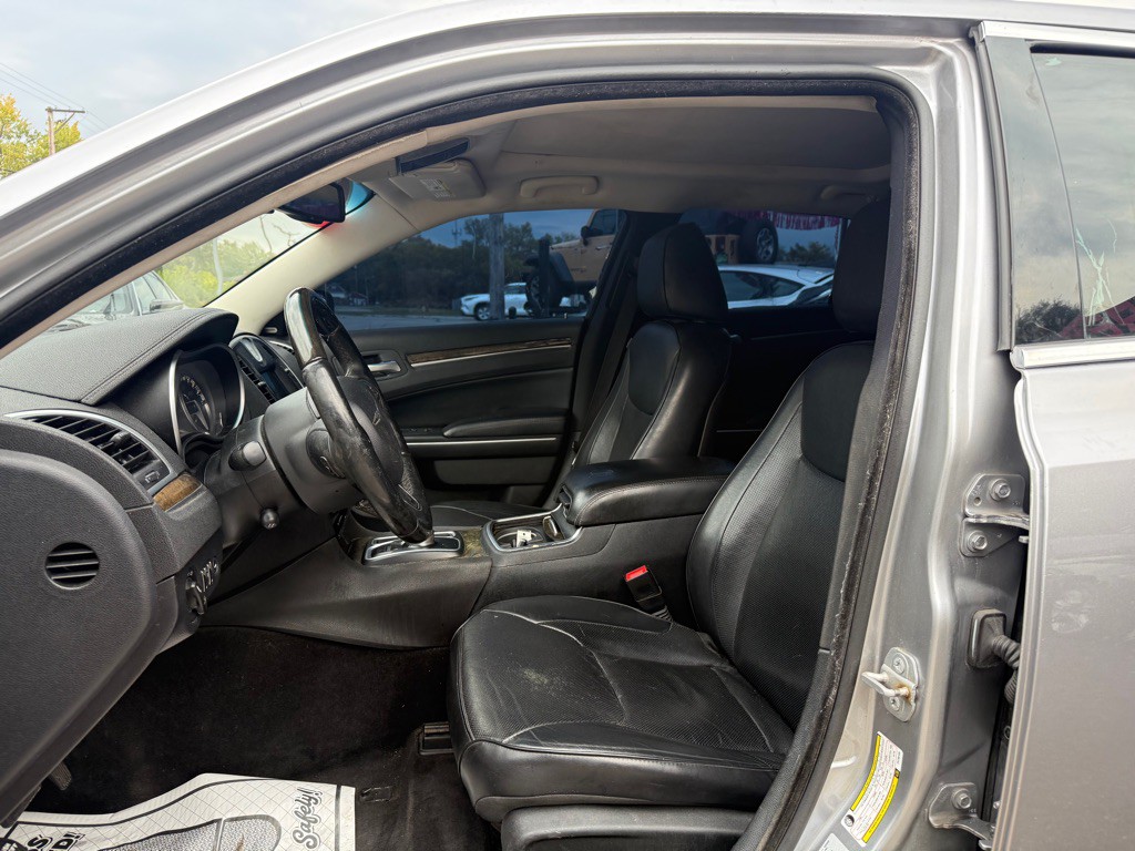 2015 Chrysler 300 Image 5