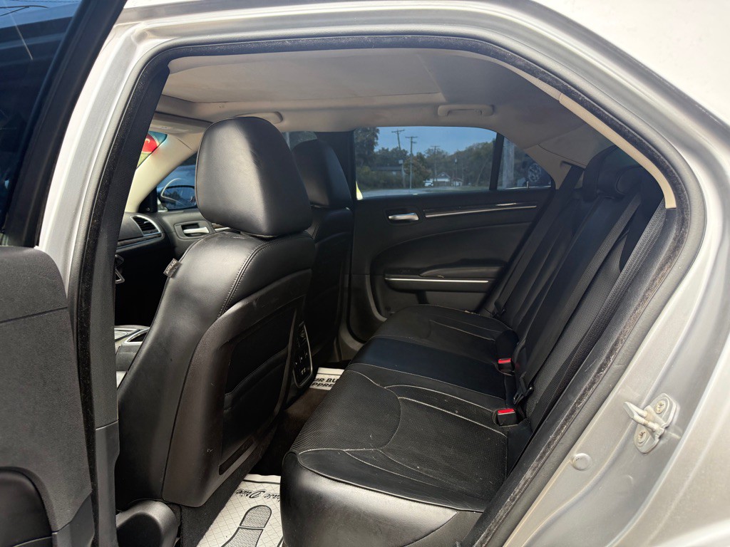 2015 Chrysler 300 Image 6