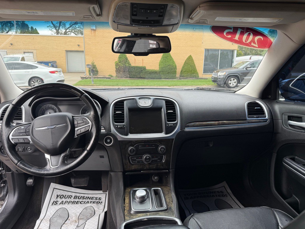 2015 Chrysler 300 Image 7