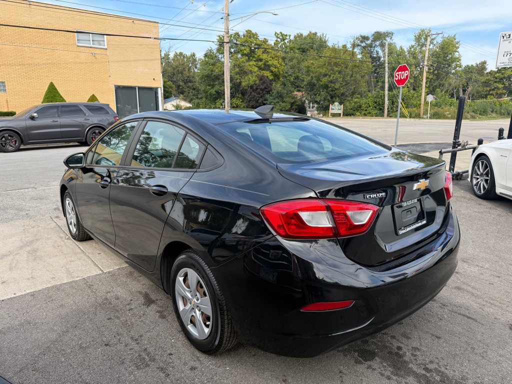 2018 Chevrolet Cruze Image 3
