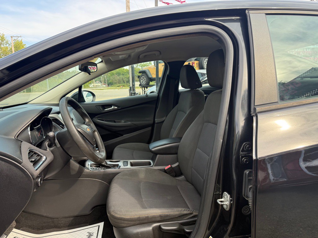 2018 Chevrolet Cruze Image 5
