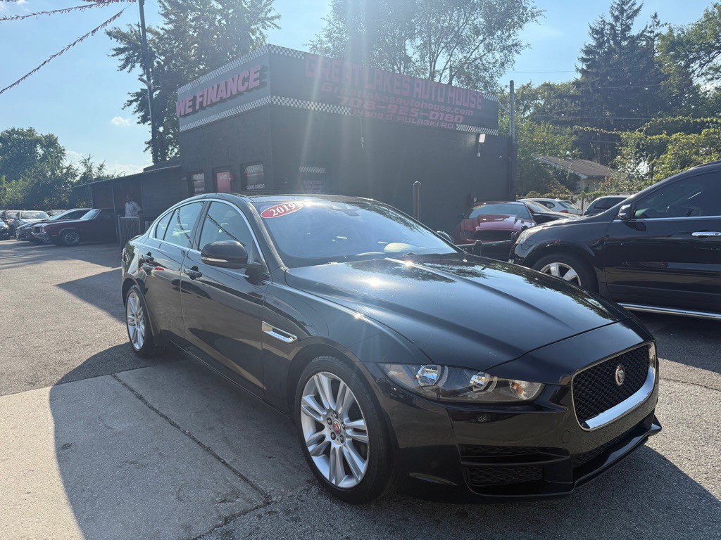 2019 Jaguar XE Image 1