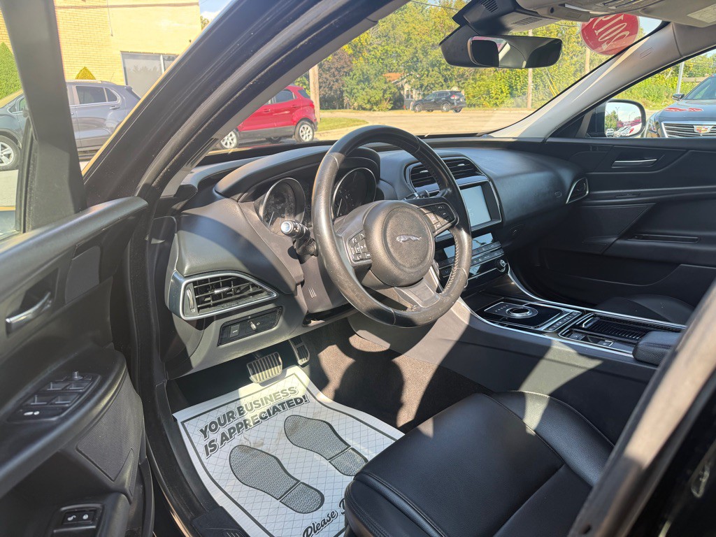 2019 Jaguar XE Image 6