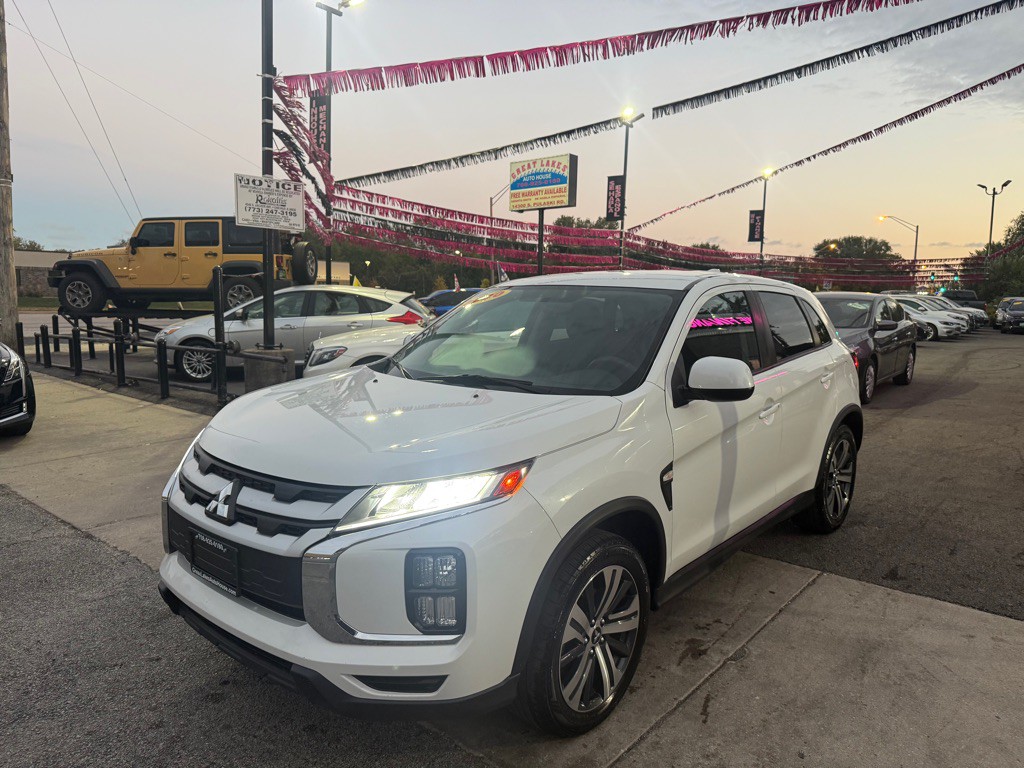 2020 Mitsubishi Outlander Image 2