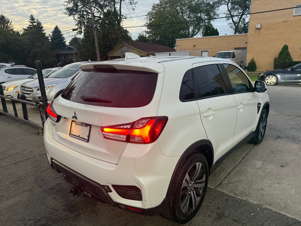2020 Mitsubishi Outlander Image 4