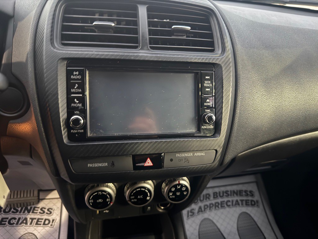 2020 Mitsubishi Outlander Image 9