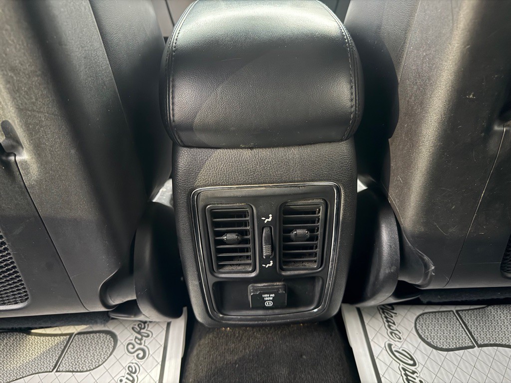 2011 Jeep Grand Cherokee Image 7