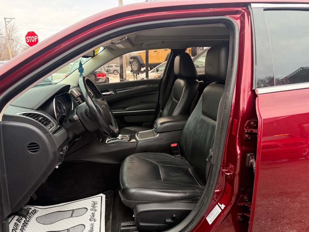 2016 Chrysler 300 Image 5