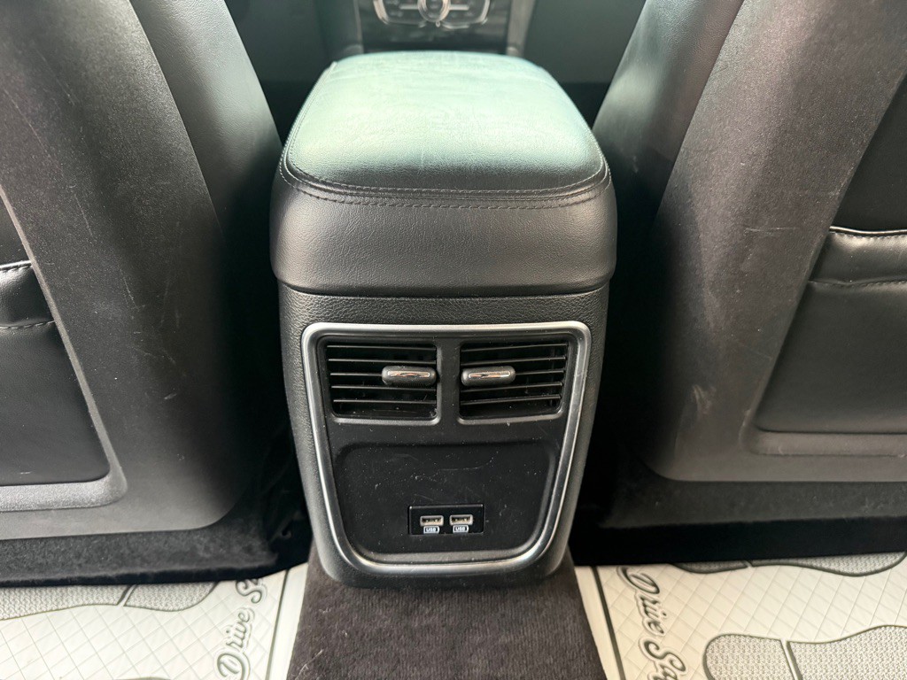2016 Chrysler 300 Image 7