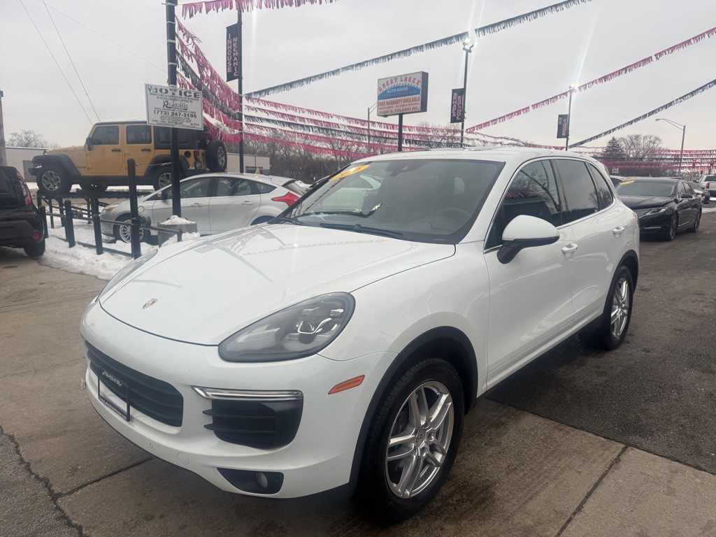 2016 Porsche Cayenne Image 2