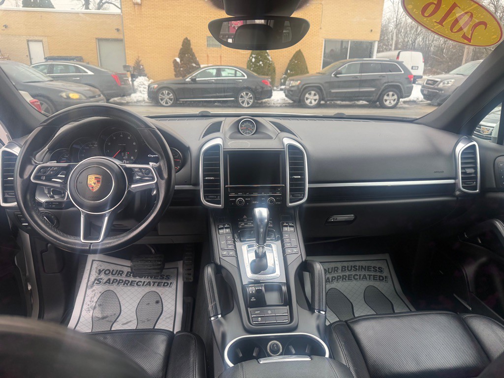 2016 Porsche Cayenne Image 9