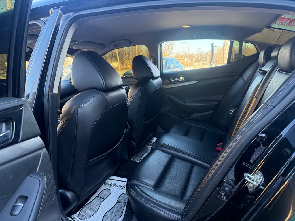 2017 Nissan Maxima Image 6