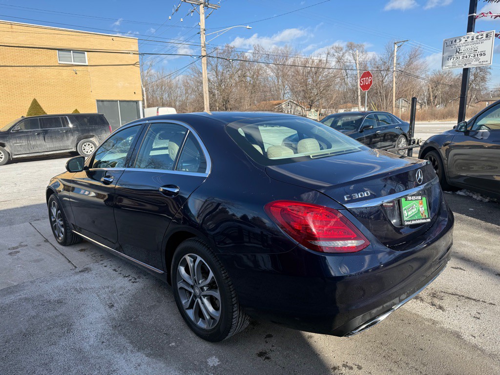 2015 Mercedes-Benz C-Class Image 3