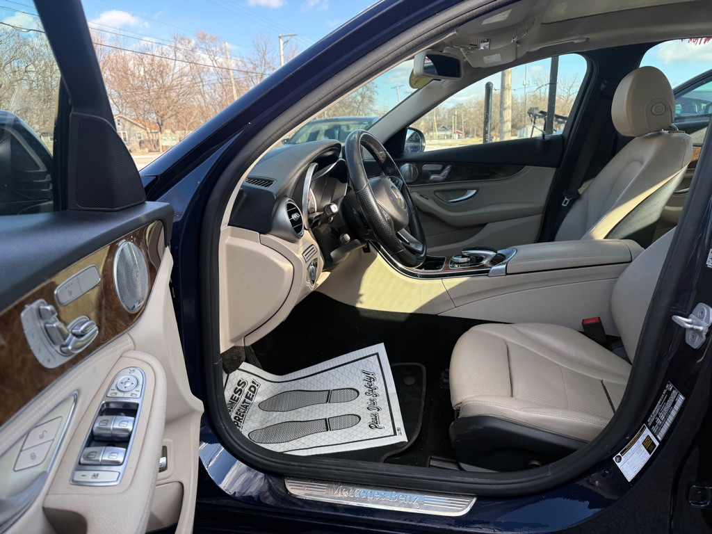 2015 Mercedes-Benz C-Class Image 6