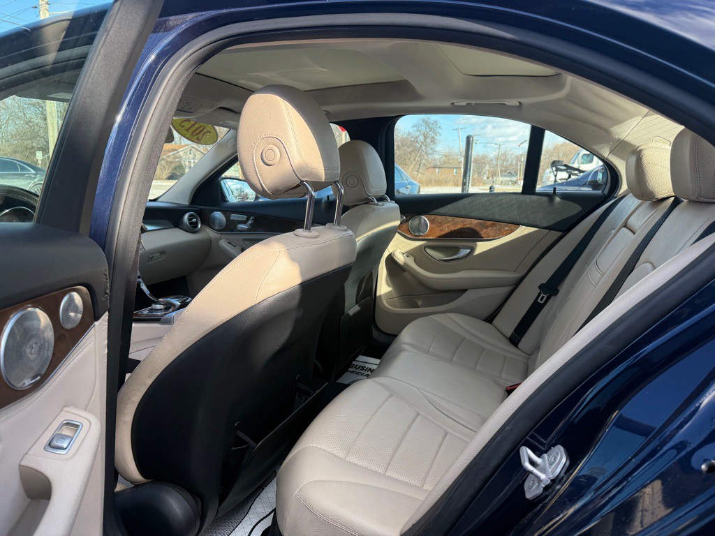 2015 Mercedes-Benz C-Class Image 7