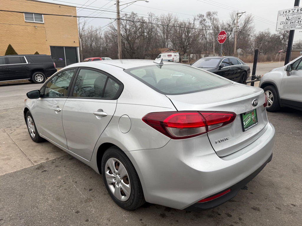 2017 Kia Forte Image 3