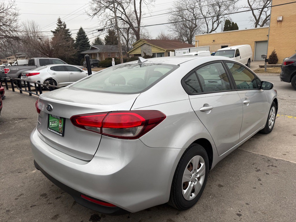 2017 Kia Forte Image 4
