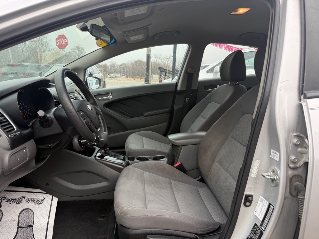 2017 Kia Forte Image 5