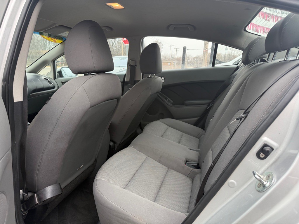 2017 Kia Forte Image 6