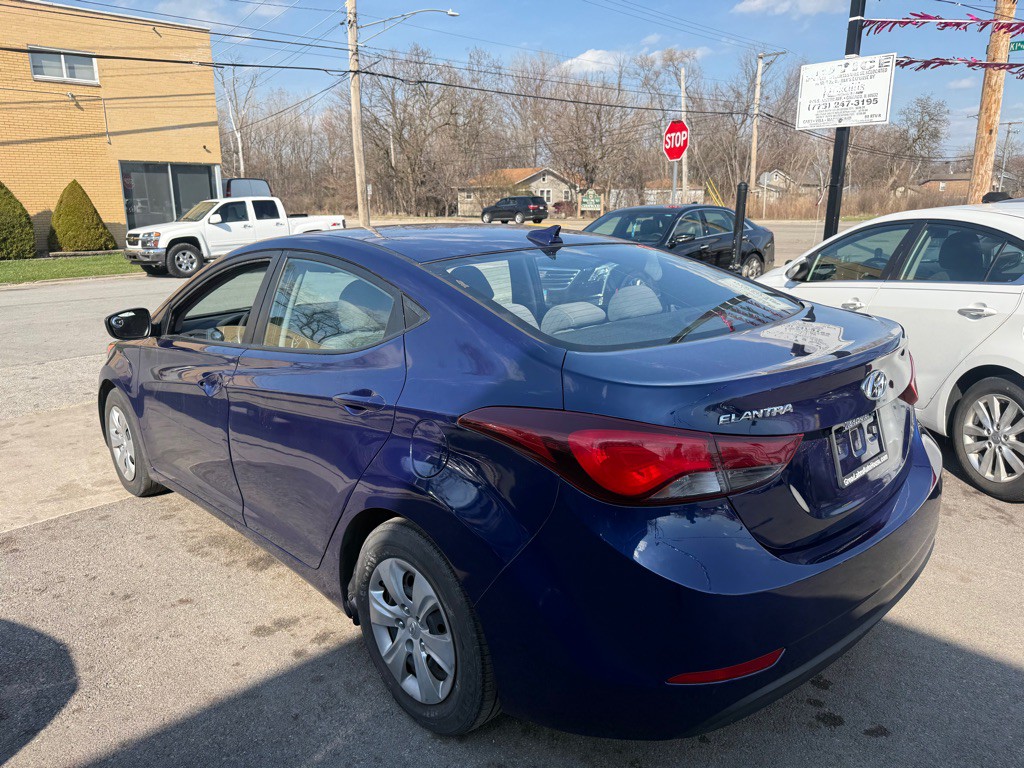 2016 Hyundai Elantra Image 3