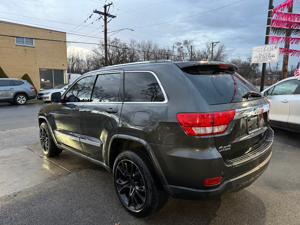 2011 Jeep Grand Cherokee Image 3