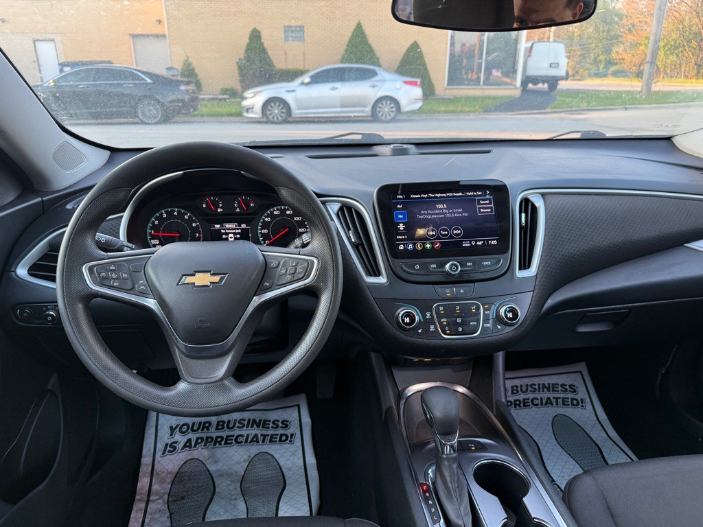 2023 Chevrolet Malibu Image 8