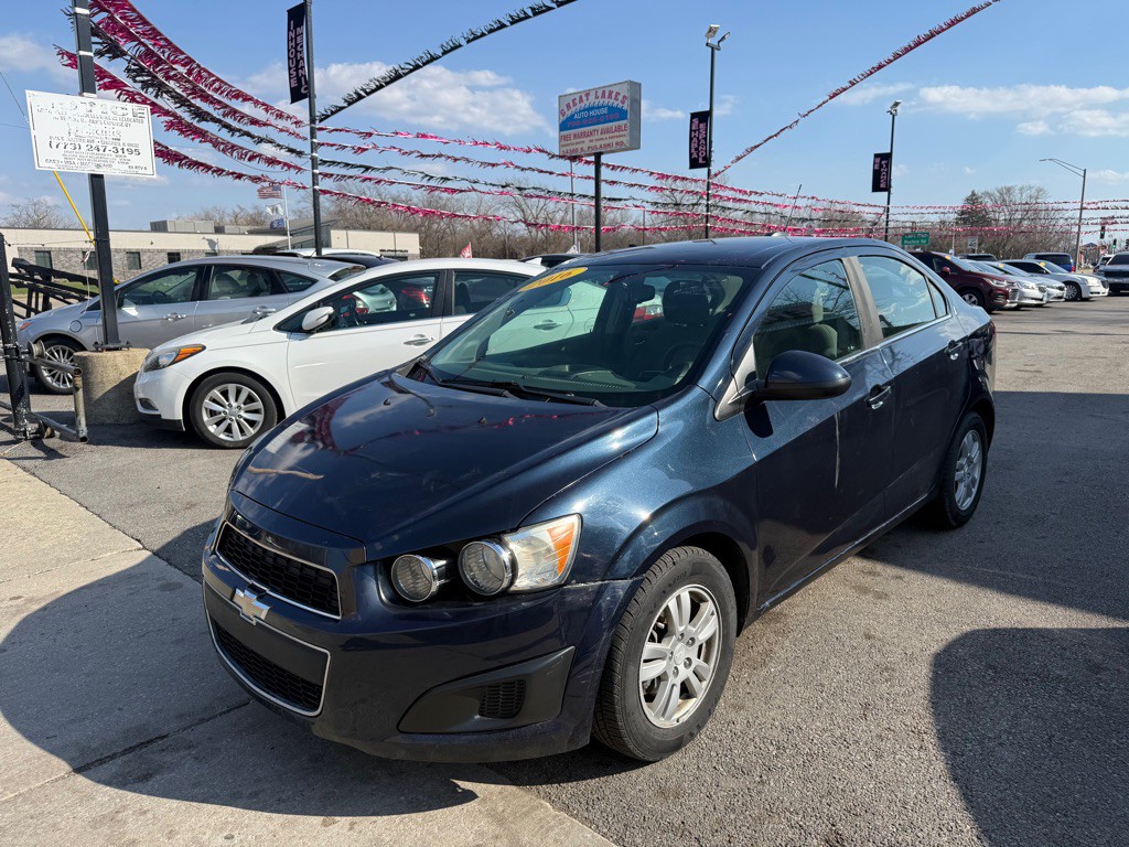 2016 Chevrolet Sonic Image 2