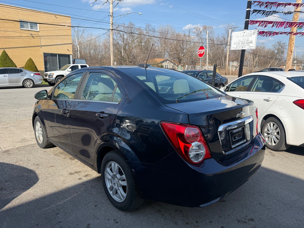 2016 Chevrolet Sonic Image 3