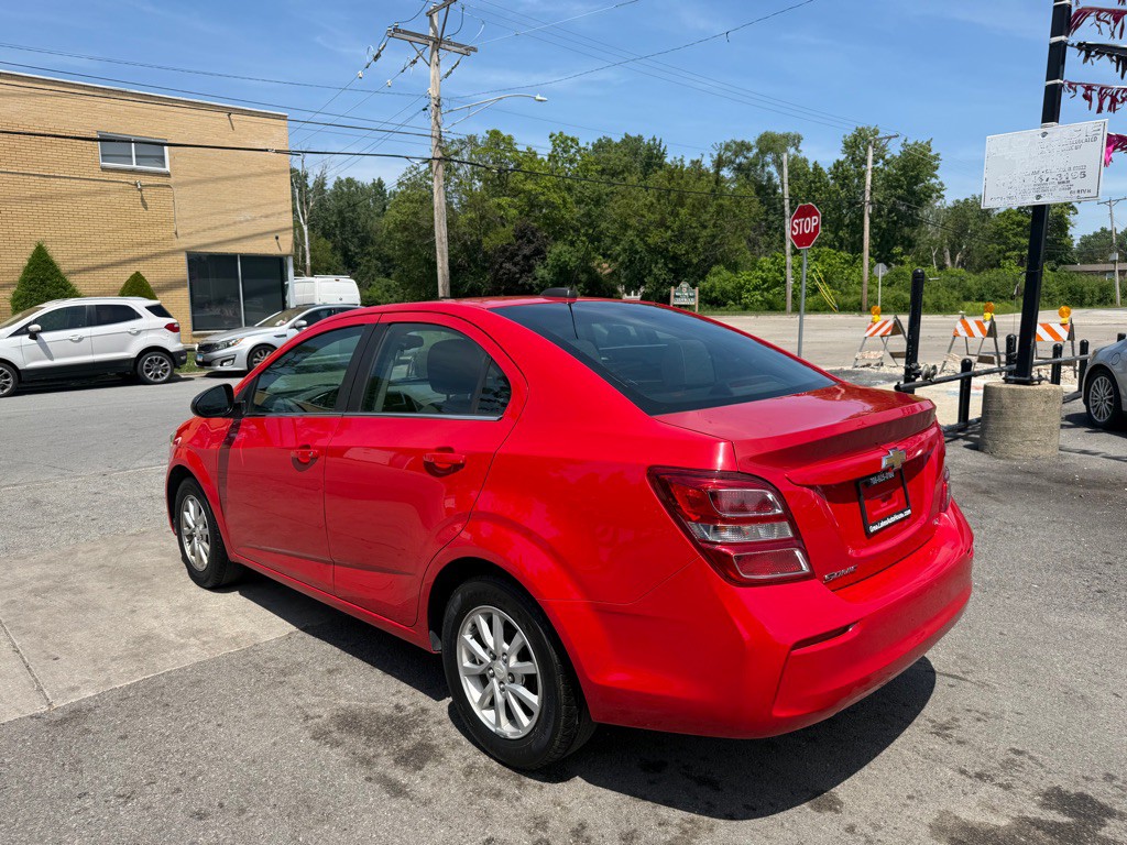 2018 Chevrolet Sonic Image 3
