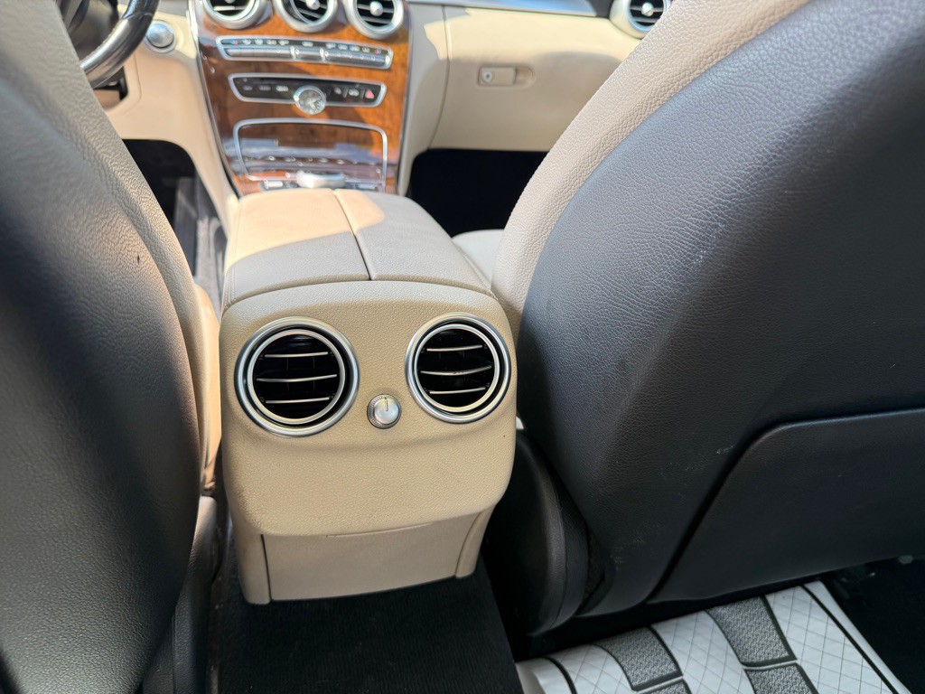 2017 Mercedes-Benz C-Class Image 8