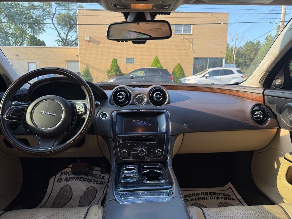 2014 Jaguar XJ Image 9