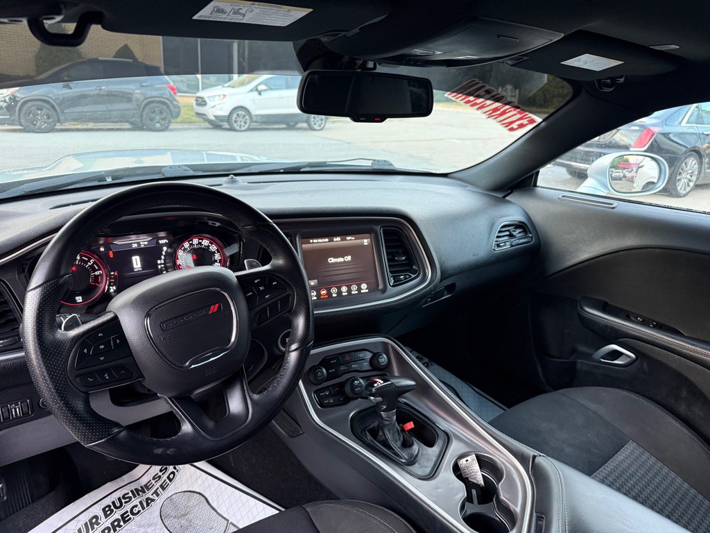 2022 Dodge Challenger Image 6